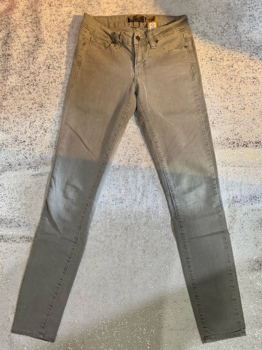 PAIGE Verdigo Jegging in light olive gray